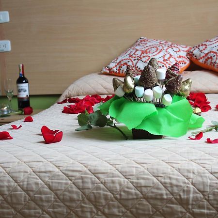 Hostal Terra 3 - Base Aerea キト エクステリア 写真