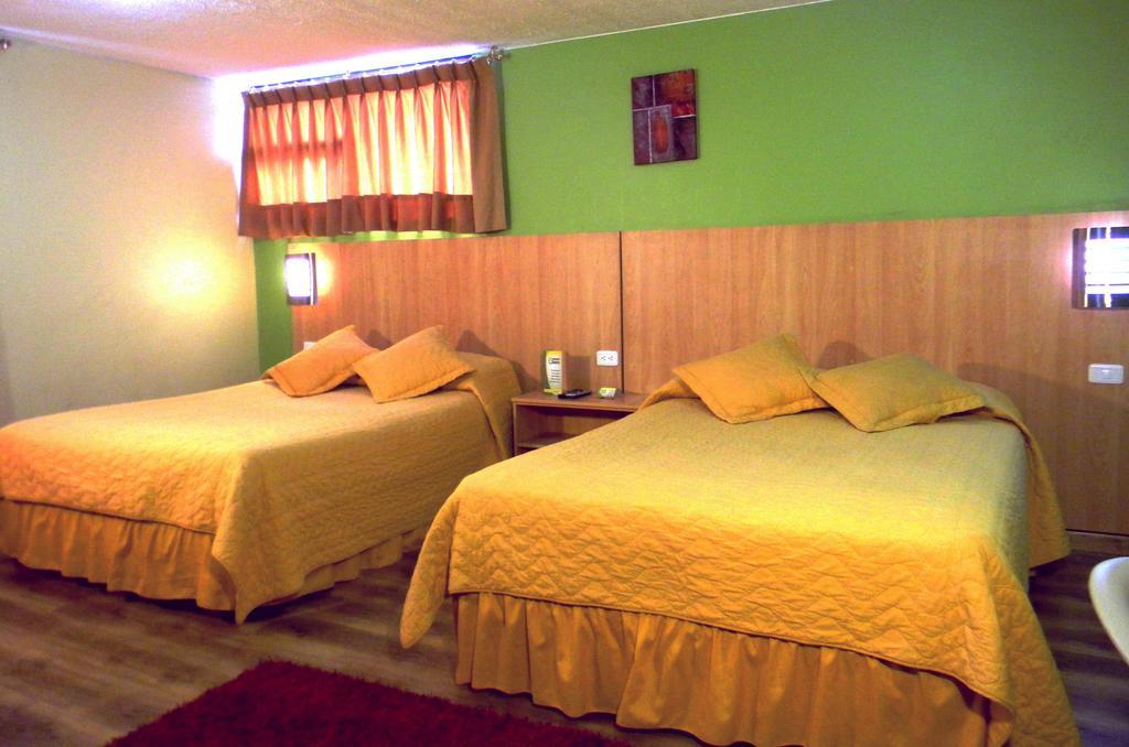 Hostal Terra 3 - Base Aerea キト エクステリア 写真